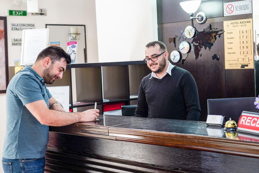 בוקרשט Hotel Razvan מראה חיצוני תמונה