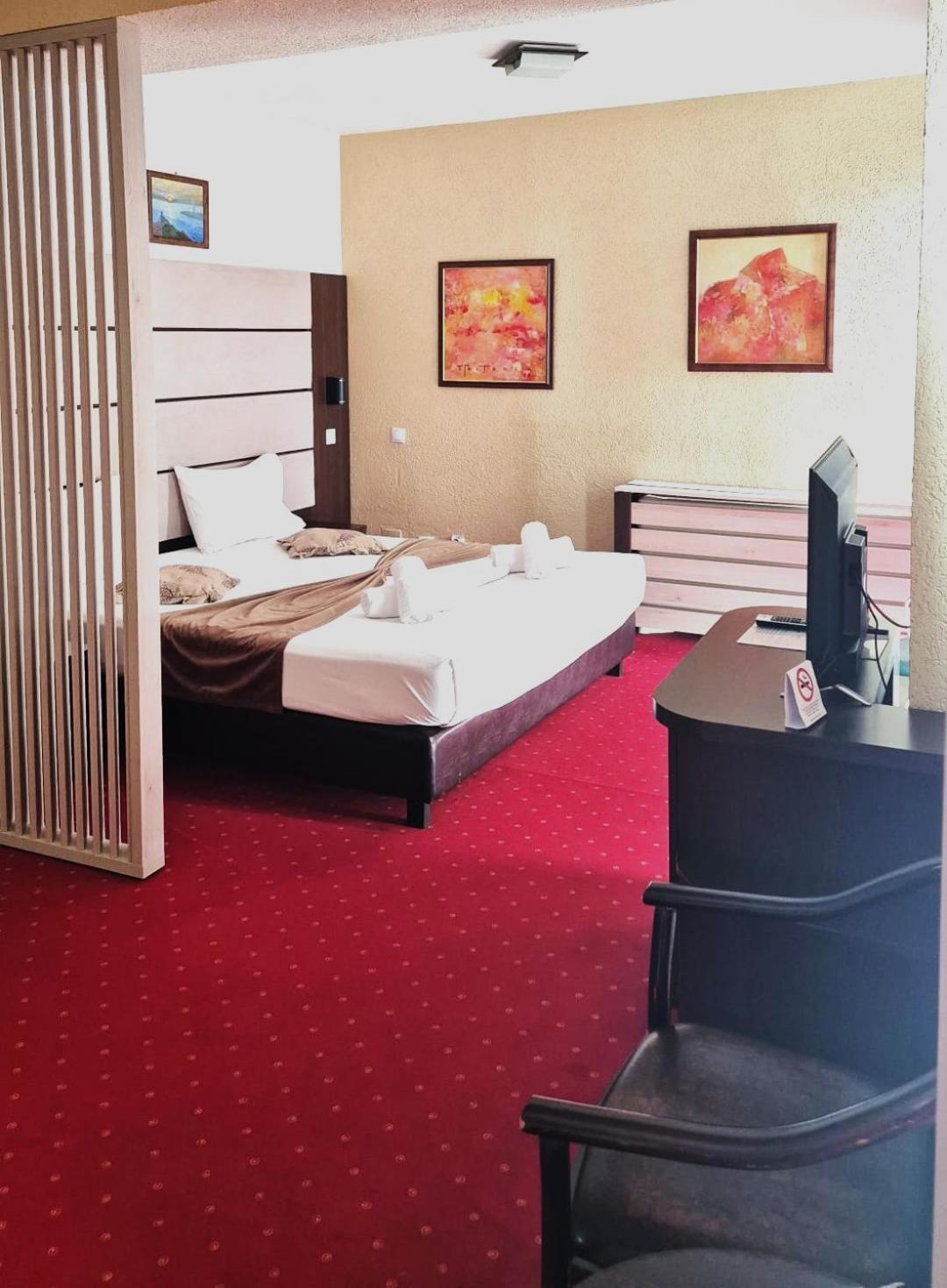 בוקרשט Hotel Razvan מראה חיצוני תמונה