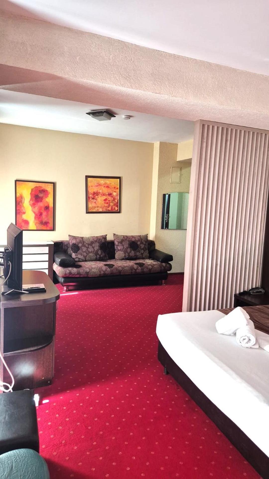 בוקרשט Hotel Razvan מראה חיצוני תמונה