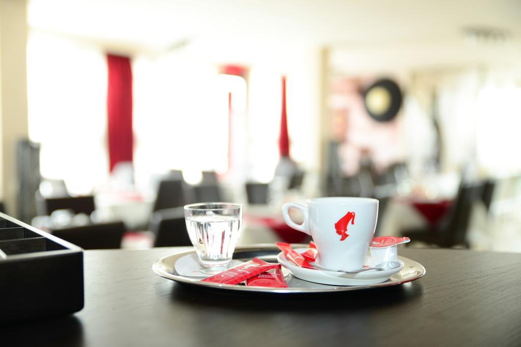 בוקרשט Hotel Razvan מראה חיצוני תמונה
