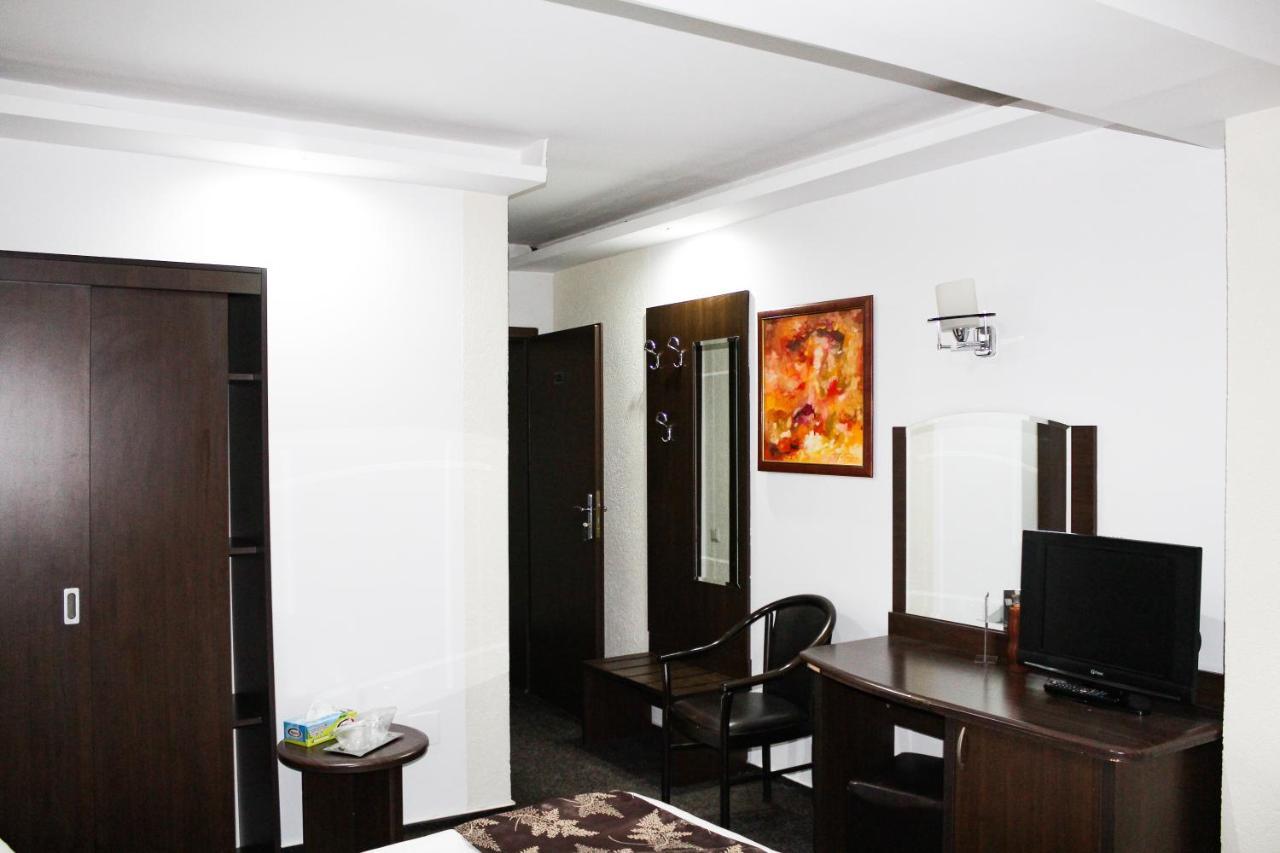 בוקרשט Hotel Razvan מראה חיצוני תמונה