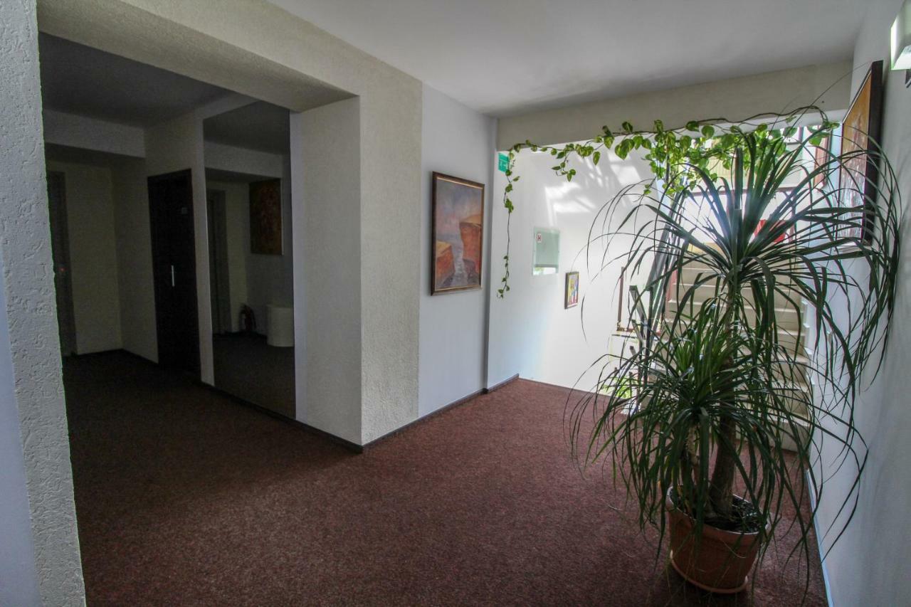בוקרשט Hotel Razvan מראה חיצוני תמונה