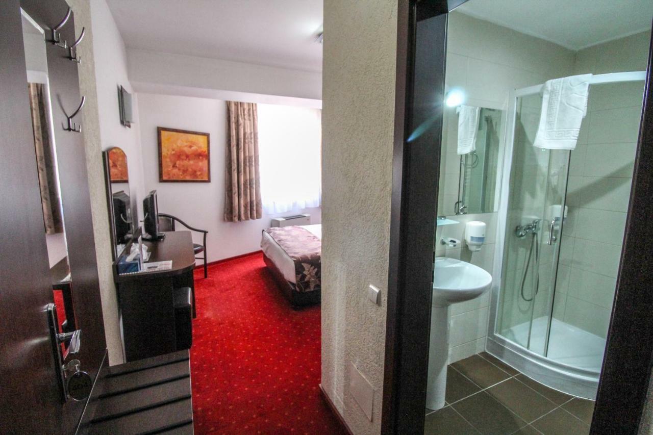 בוקרשט Hotel Razvan מראה חיצוני תמונה