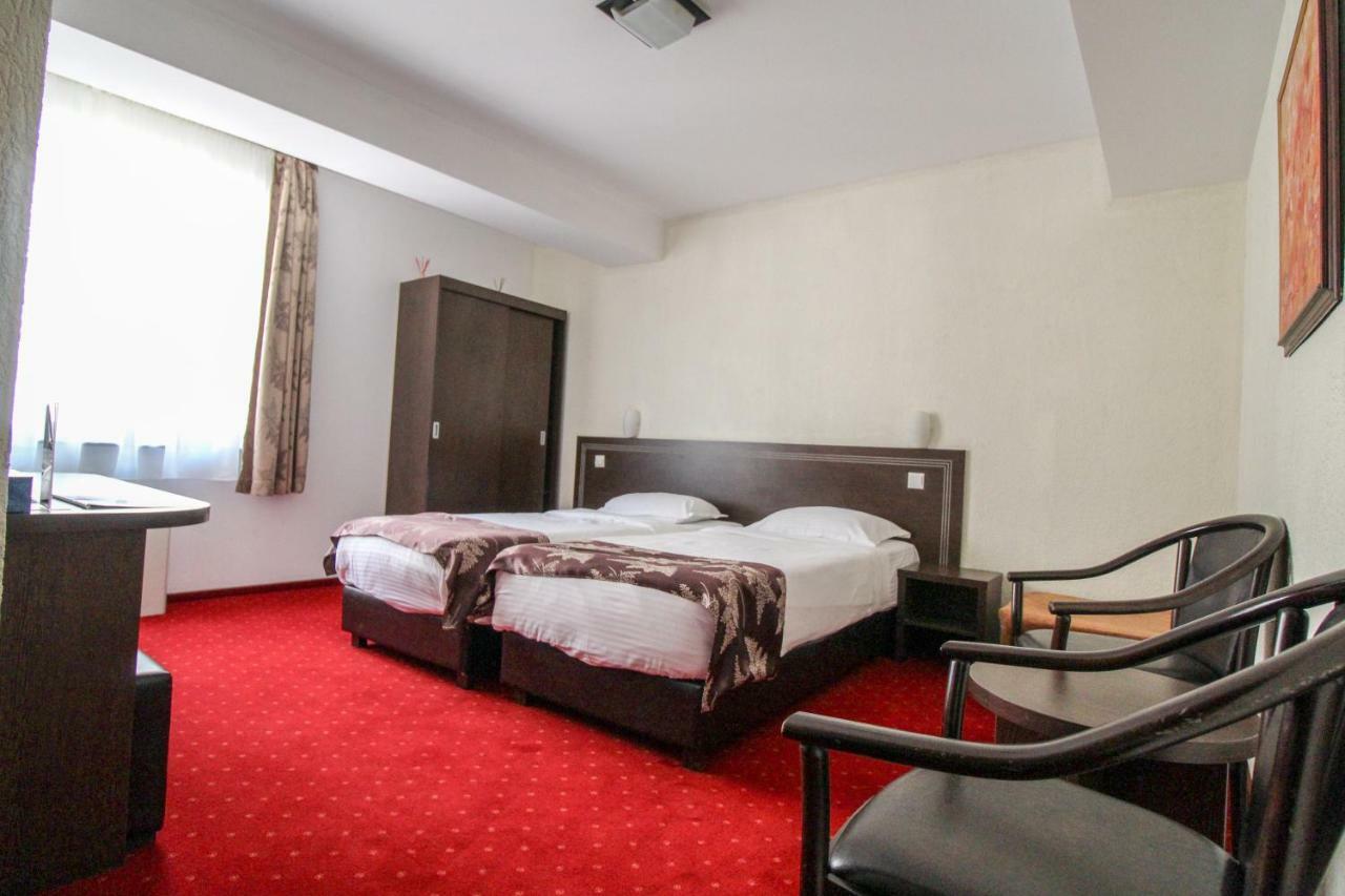 בוקרשט Hotel Razvan מראה חיצוני תמונה