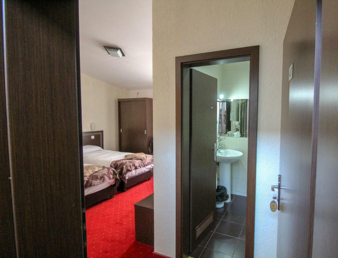 בוקרשט Hotel Razvan מראה חיצוני תמונה