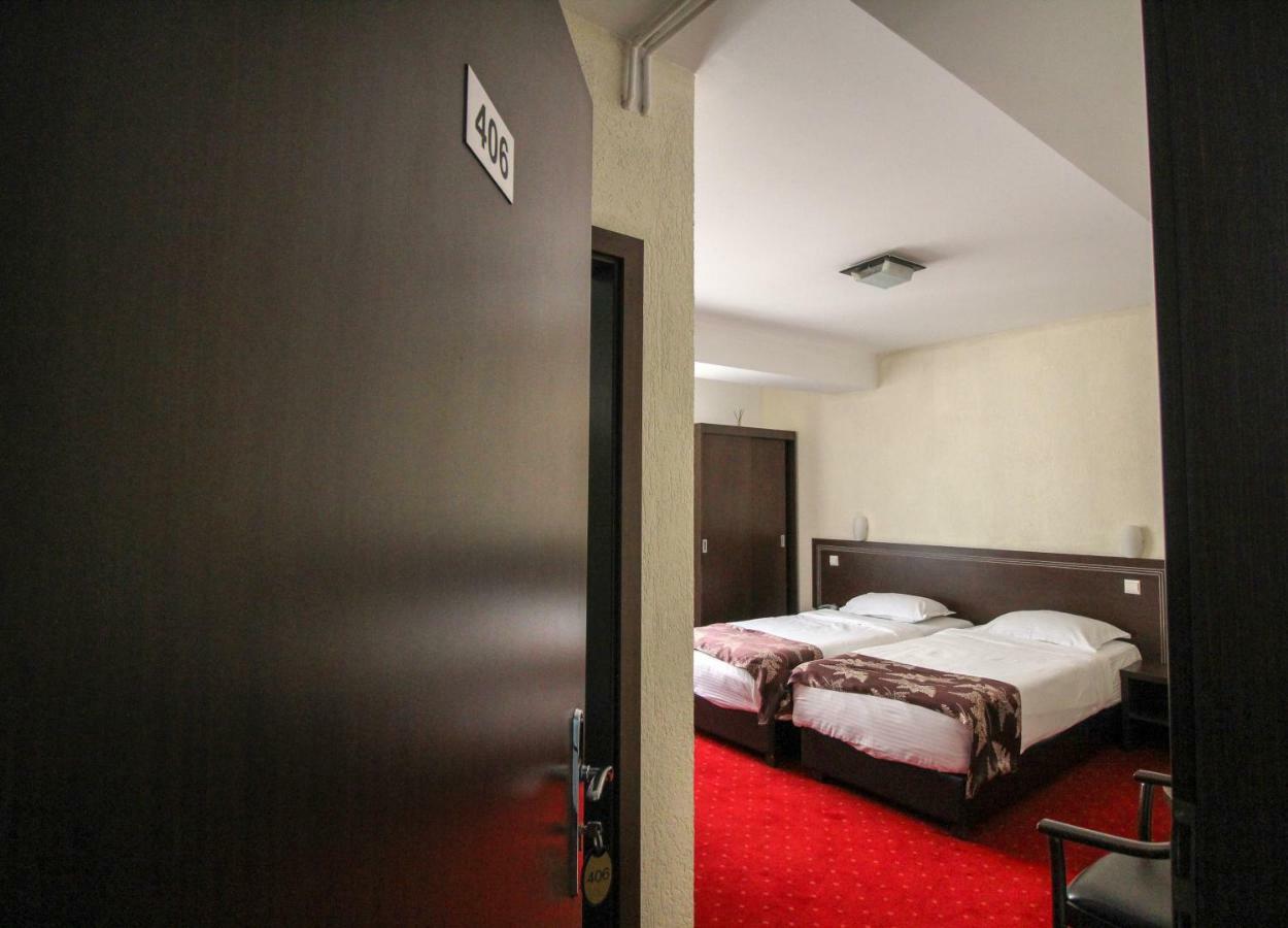 בוקרשט Hotel Razvan מראה חיצוני תמונה