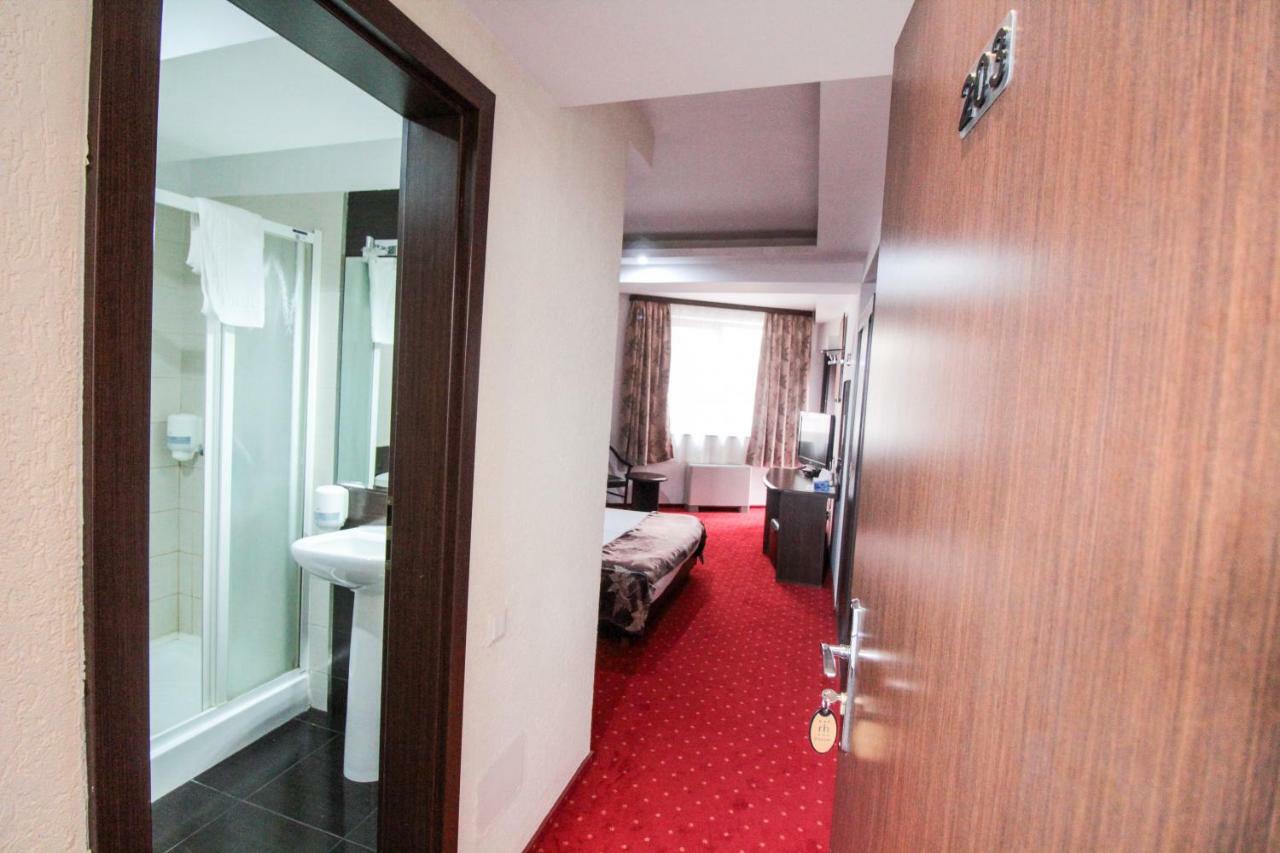 בוקרשט Hotel Razvan מראה חיצוני תמונה