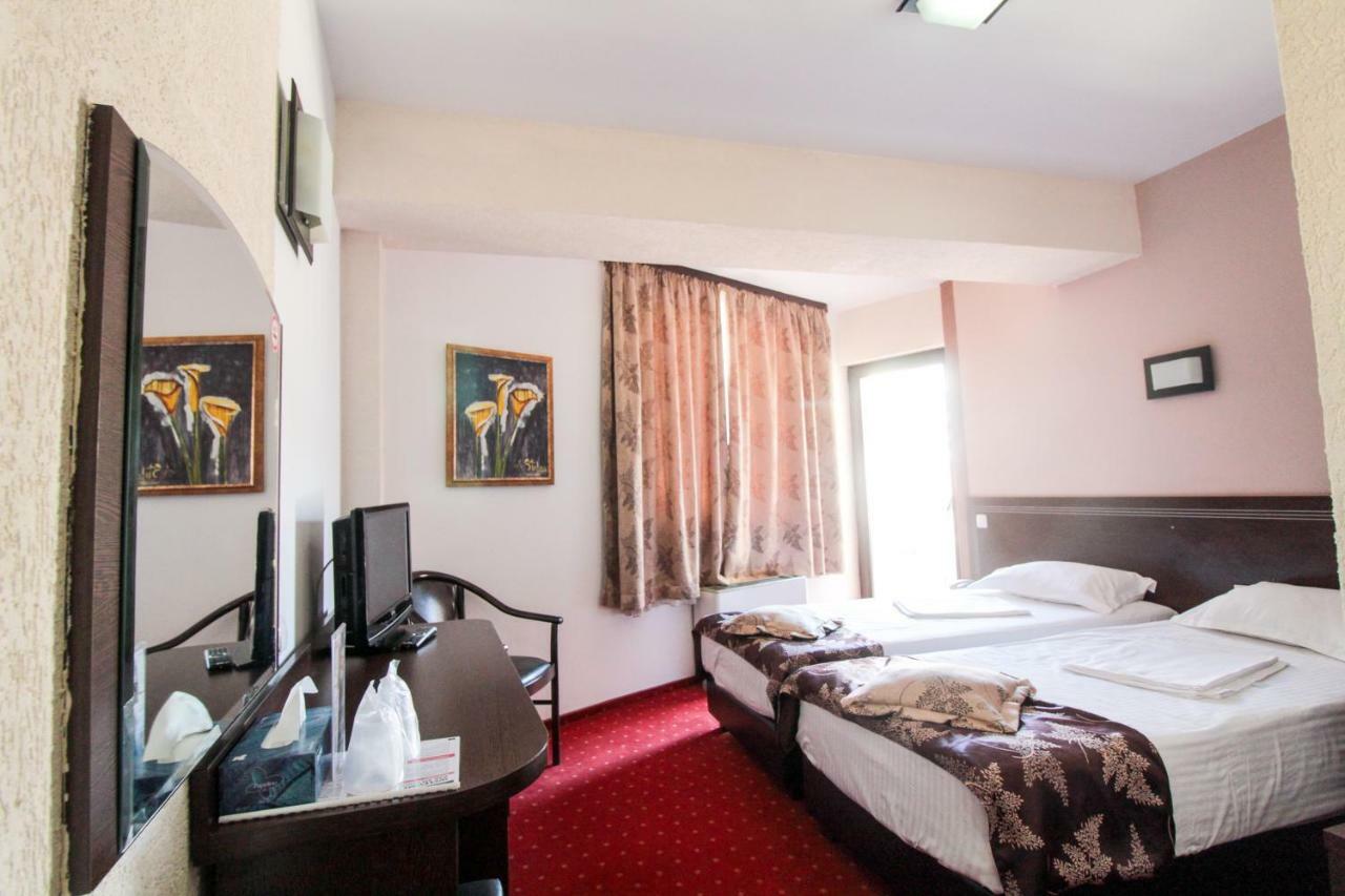 בוקרשט Hotel Razvan מראה חיצוני תמונה