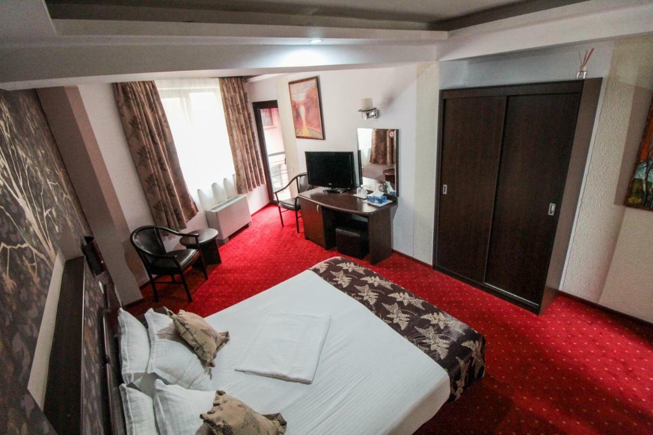 בוקרשט Hotel Razvan מראה חיצוני תמונה