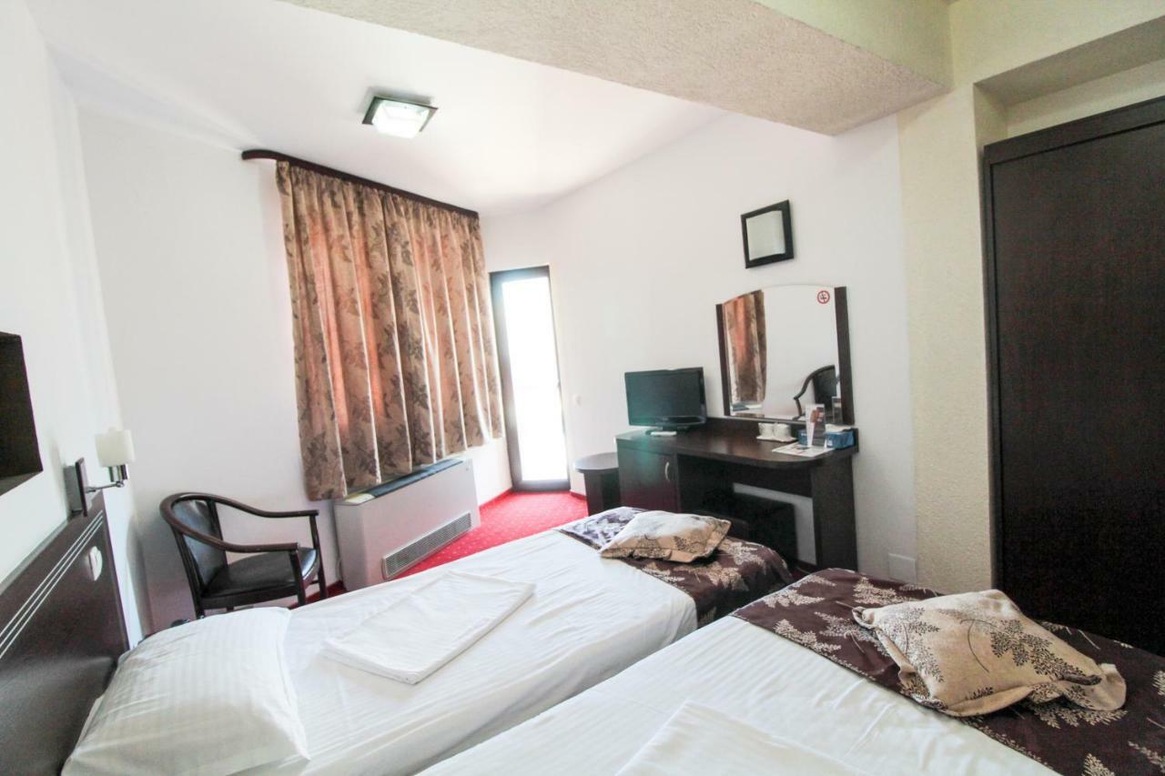 בוקרשט Hotel Razvan מראה חיצוני תמונה